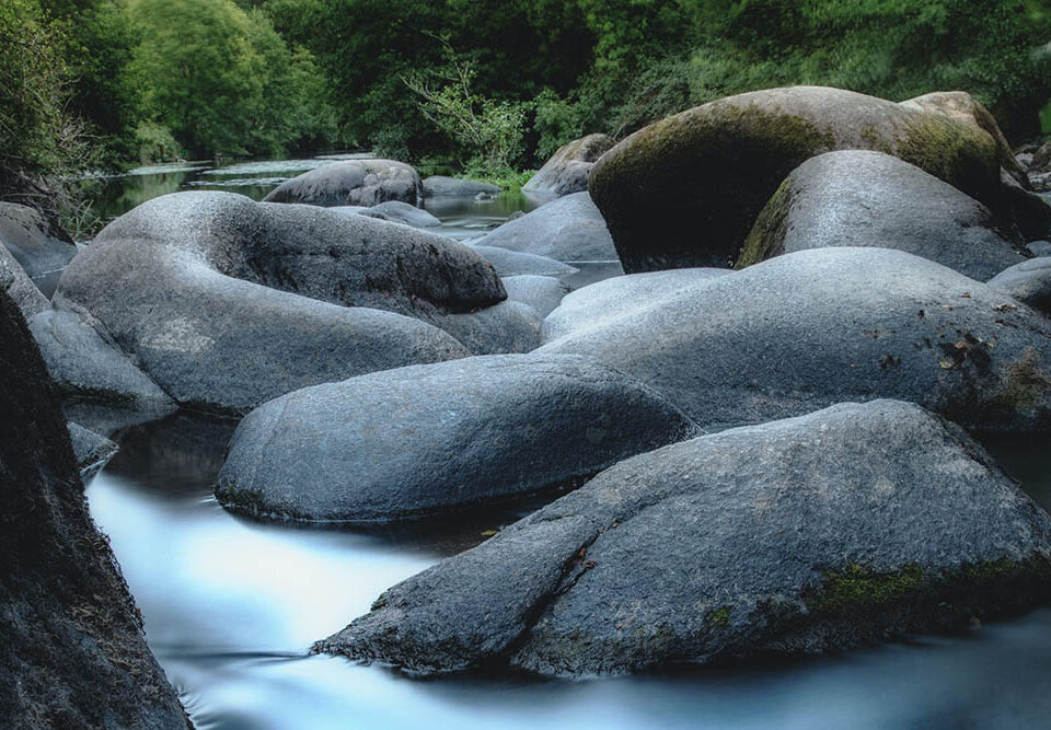 De rots en de rivier