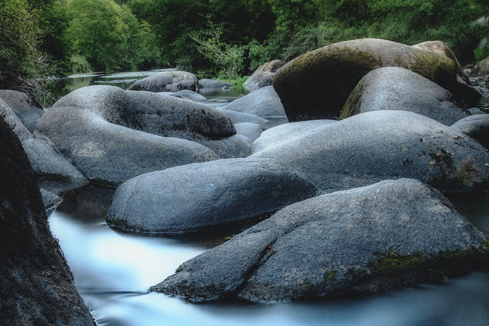 De rots en de rivier